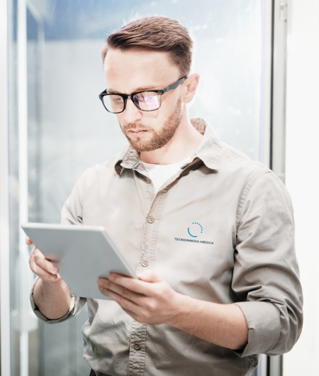 Ofrecemos a nuestros clientes un servicio técnico integral diseñado para garantizar el óptimo funcionamiento y la longevidad de los equipos médicos que suministramos.